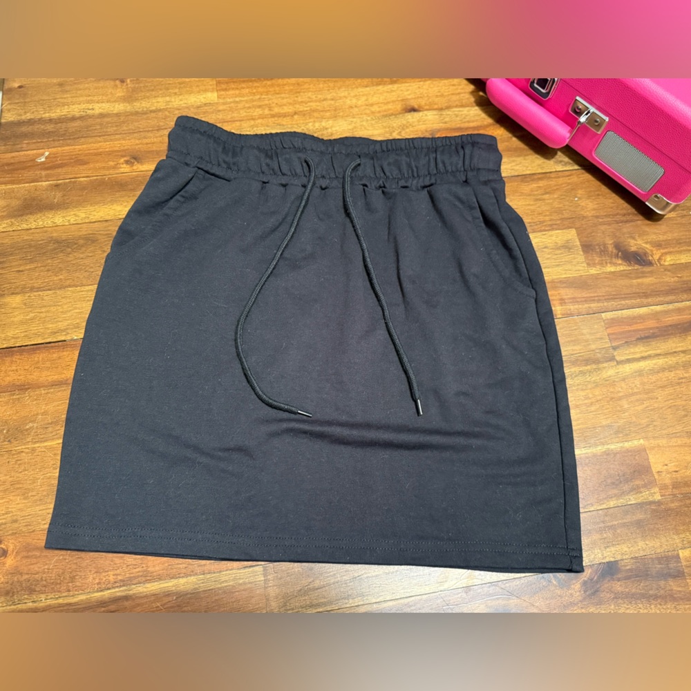 Black Women's Skirt with adjustable waist Pockets!